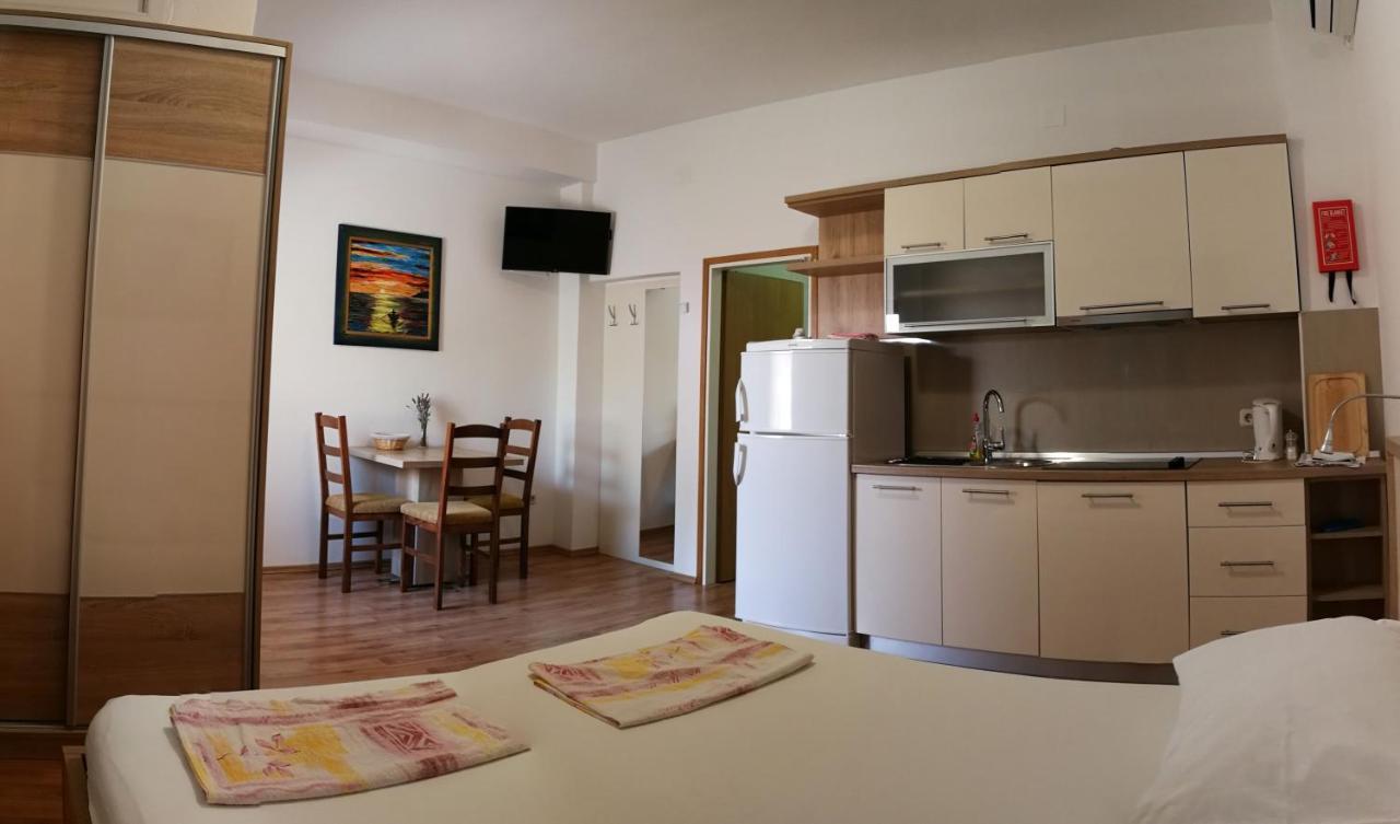 Apartments Zdenka Starigrad Paklenica Extérieur photo