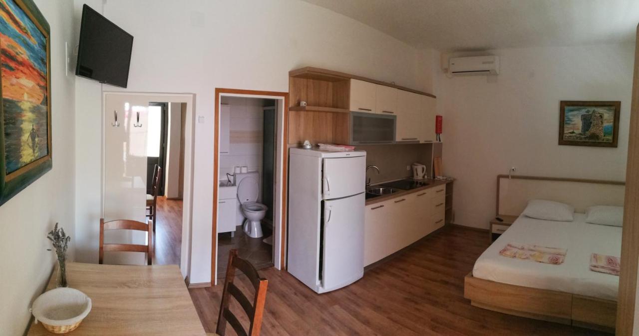 Apartments Zdenka Starigrad Paklenica Extérieur photo